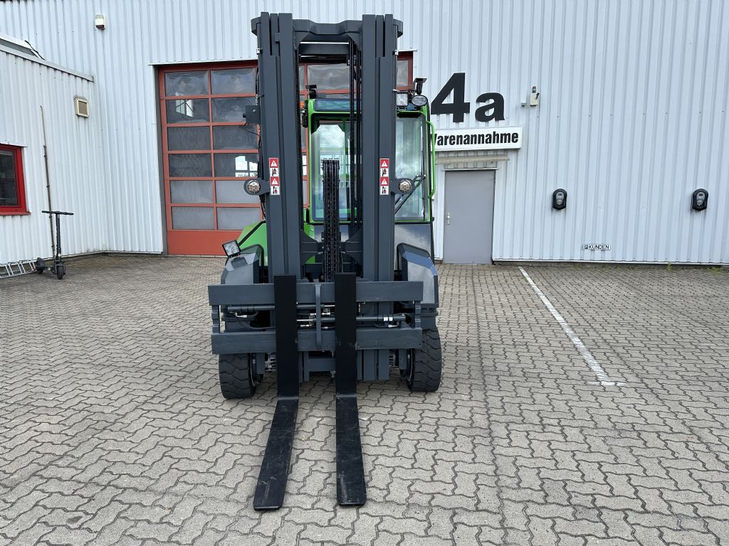 Combilift-CBE4000-Vierwege Seitenstapler-www.herbst-gabelstapler.de Combilift-CBE4000-Vierwege Seitenstapler-www.herbst-gabelstapler.de