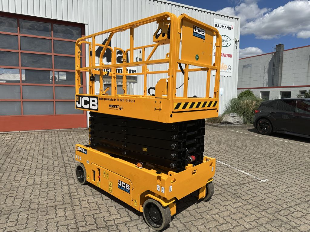 JCB-S4046E-Scherenarbeitsbühne-www.herbst-gabelstapler.de JCB-S4046E-Scherenarbeitsbühne-www.herbst-gabelstapler.de