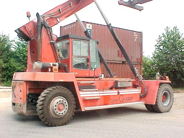 Reach-Stacker-Kalmar-DRD100-52 S6