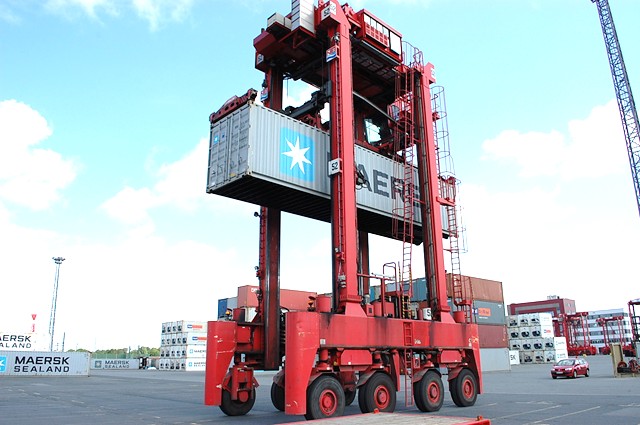 Carretilla portacontenedores llena-SMV-Straddle Carrier