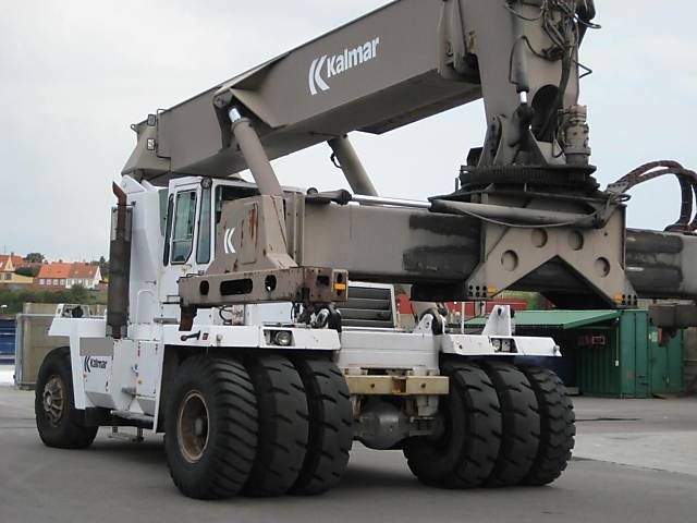  DC35000RS Empty Container Reachstacker www.hinrichs-forklifts.com