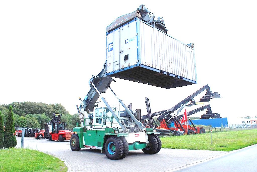 Empty Container Reachstacker-CVS Ferrari-F258.6