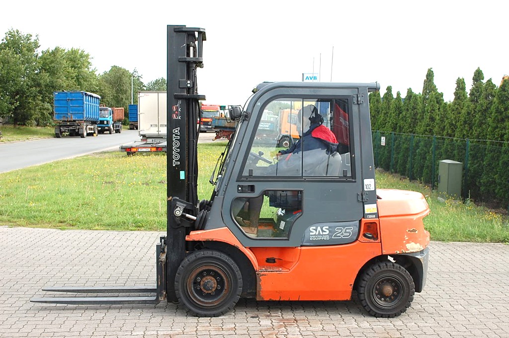 Toyota 62-7FDF25 Дизельный погрузчик www.hinrichs-forklifts.com