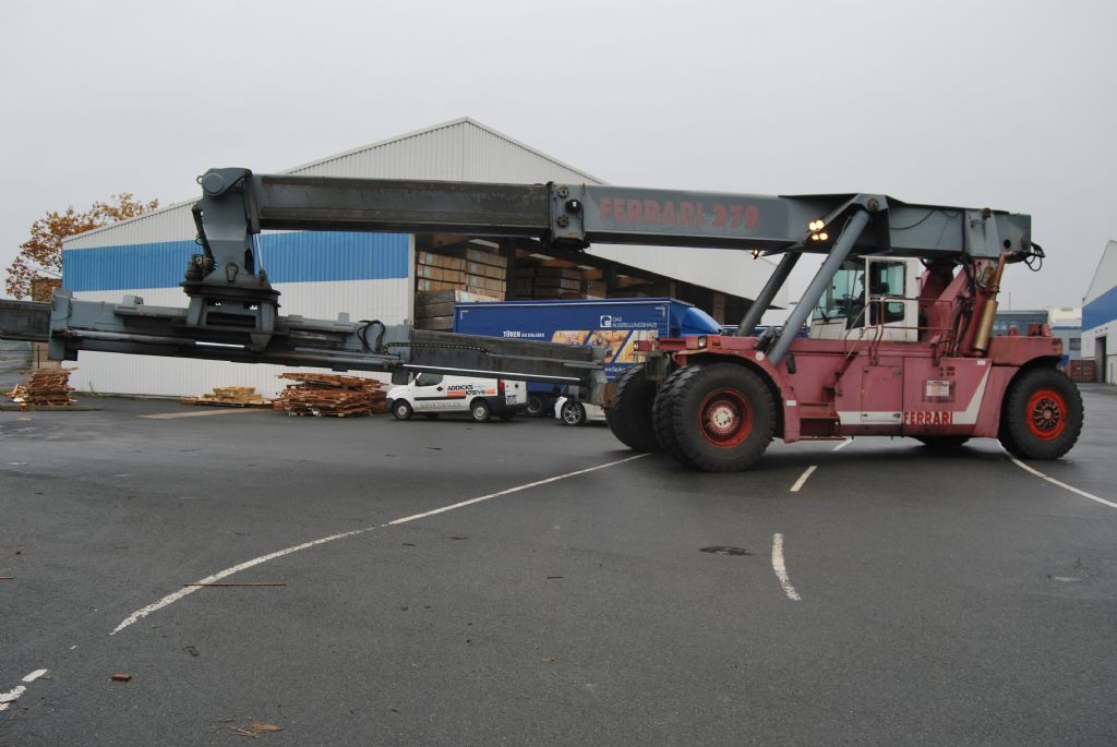 Reach-Stacker portacontenedores lleno-CVS Ferrari-F279.5