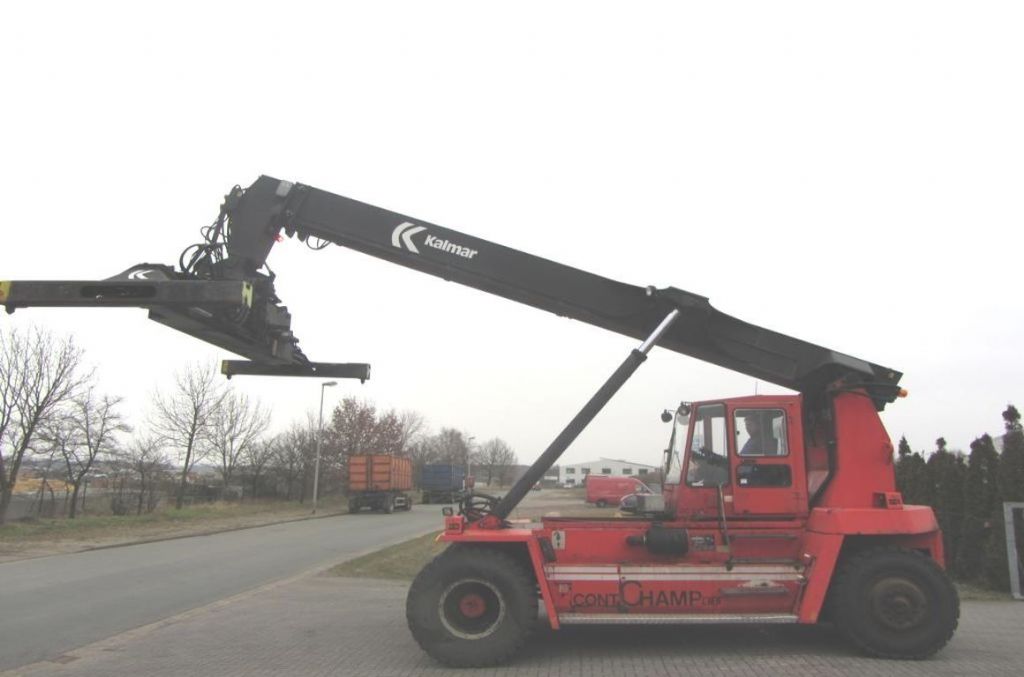 Empty Container Reachstacker-Kalmar-DC845RS5