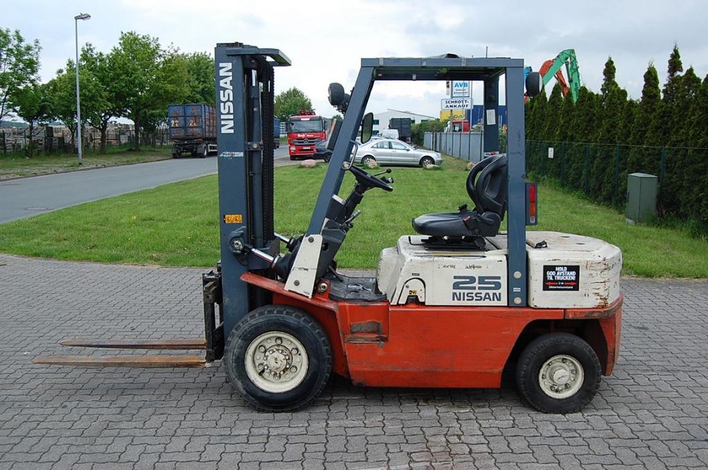 Nissan FJ02A25U Diesel Forklift www.hinrichs-forklifts.com