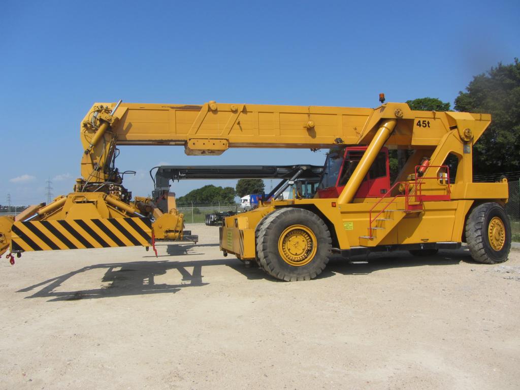 Reach-Stacker portacontenedores lleno-Belotti-B90SZ