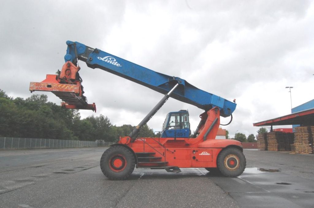 Linde C4534TL4 Vollcontainer Reachstacker www.hinrichs-forklifts.com