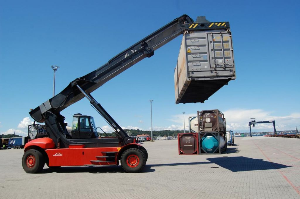 Linde C4531TL5 Vollcontainer Reachstacker www.hinrichs-forklifts.com