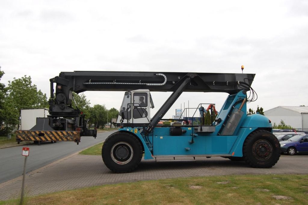 SMV 4535TB5 Full-container reach stacker www.hinrichs-forklifts.com