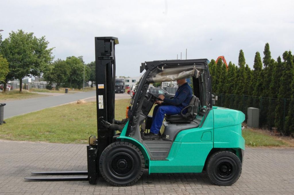 Mitsubishi FD40N Diesel Forklift www.hinrichs-forklifts.com