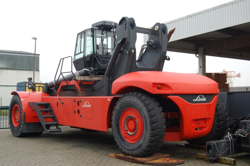 Linde C4540 Full-container reach stacker www.hinrichs-forklifts.com