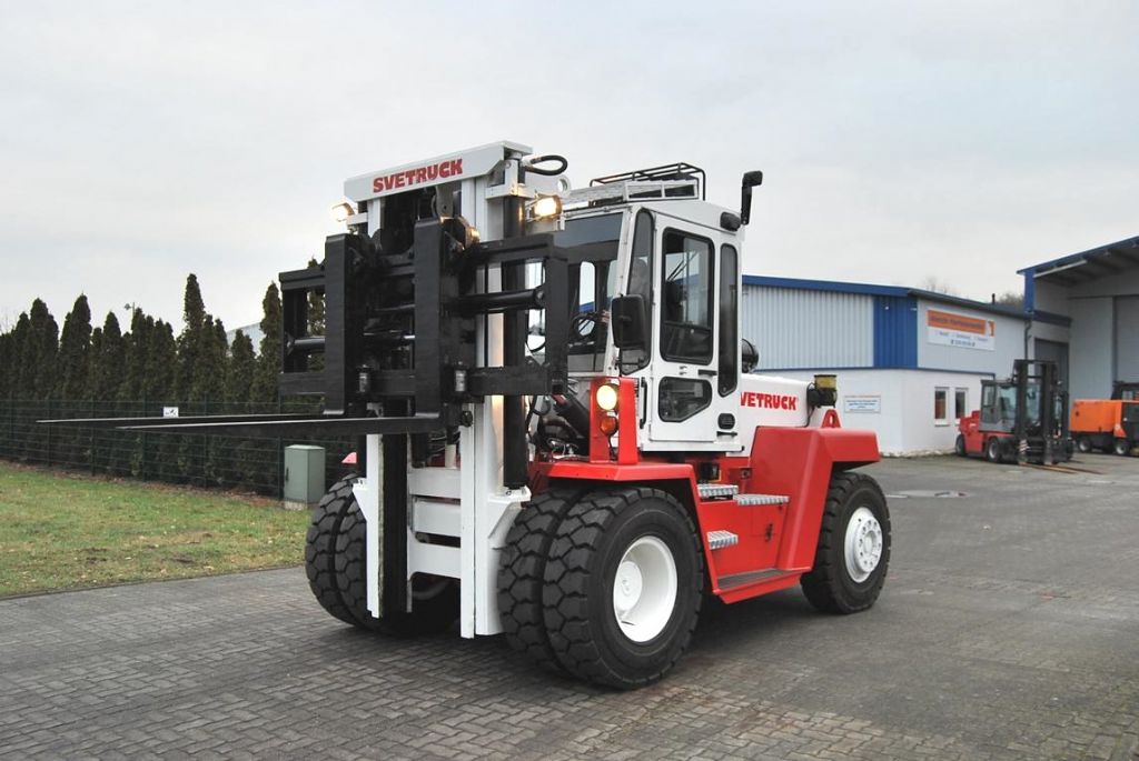 Svetruck 1260-30 Chariot lvateur robuste - Diesel www.hinrichs-forklifts.com