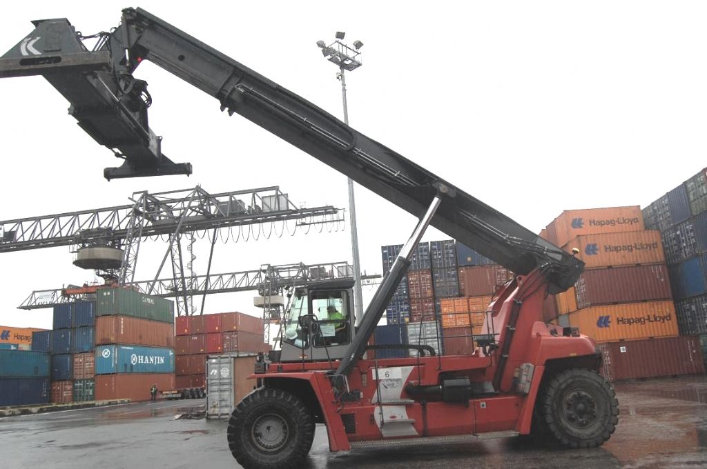 Kalmar DRF450-60S5 Full-container reach stacker www.hinrichs-forklifts.com