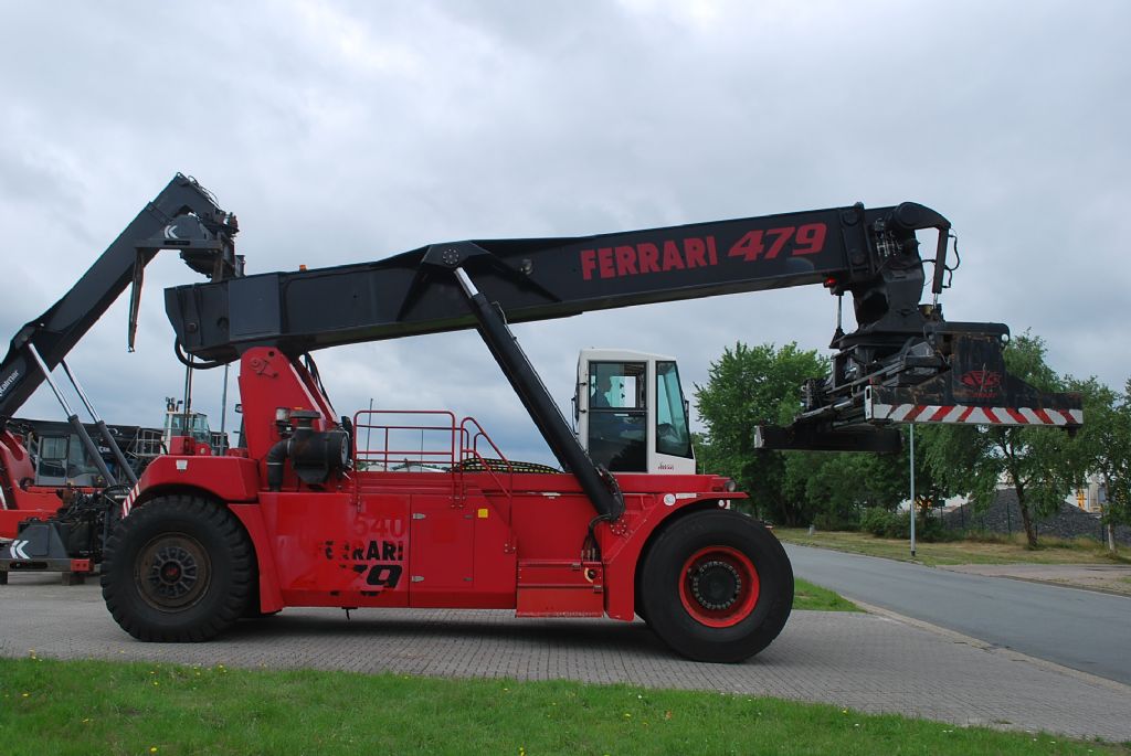 Reachstacker-CVS Ferrari-F479.5