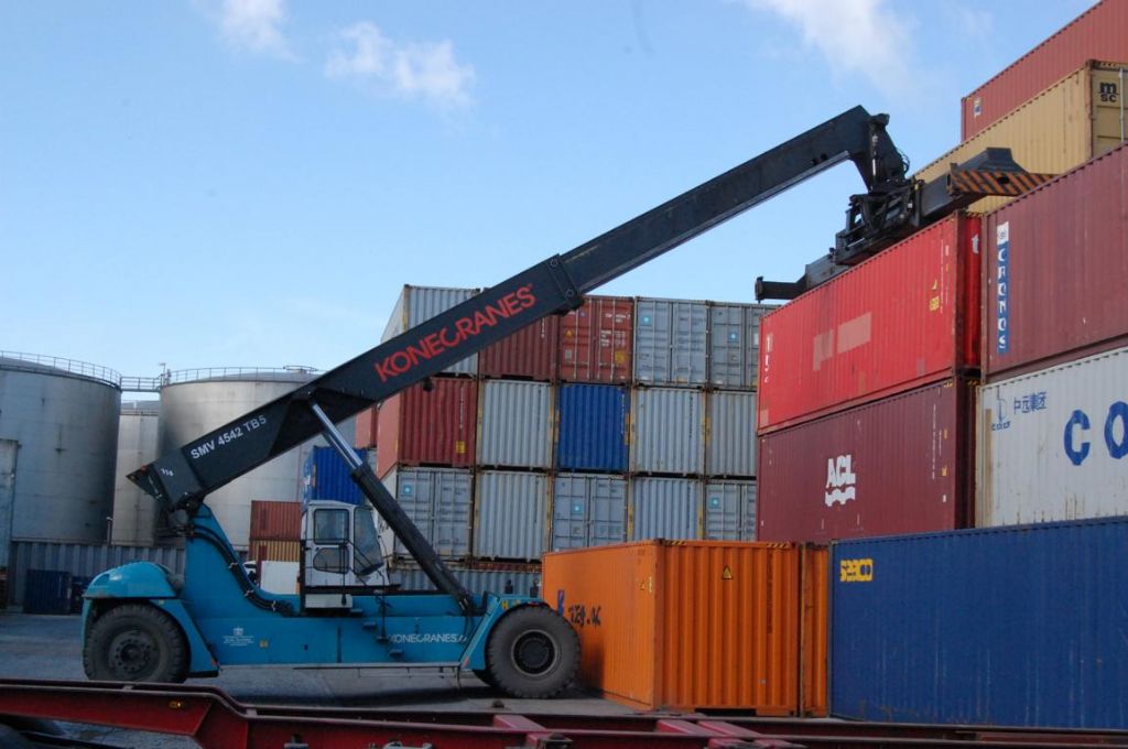 SMV SC4542TB5 Full-container reach stacker www.hinrichs-forklifts.com