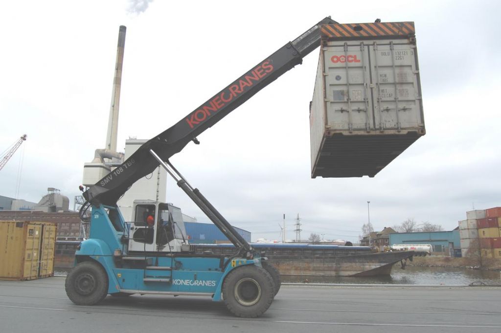 SMV 108TB6 Empty Container Reachstacker www.hinrichs-forklifts.com