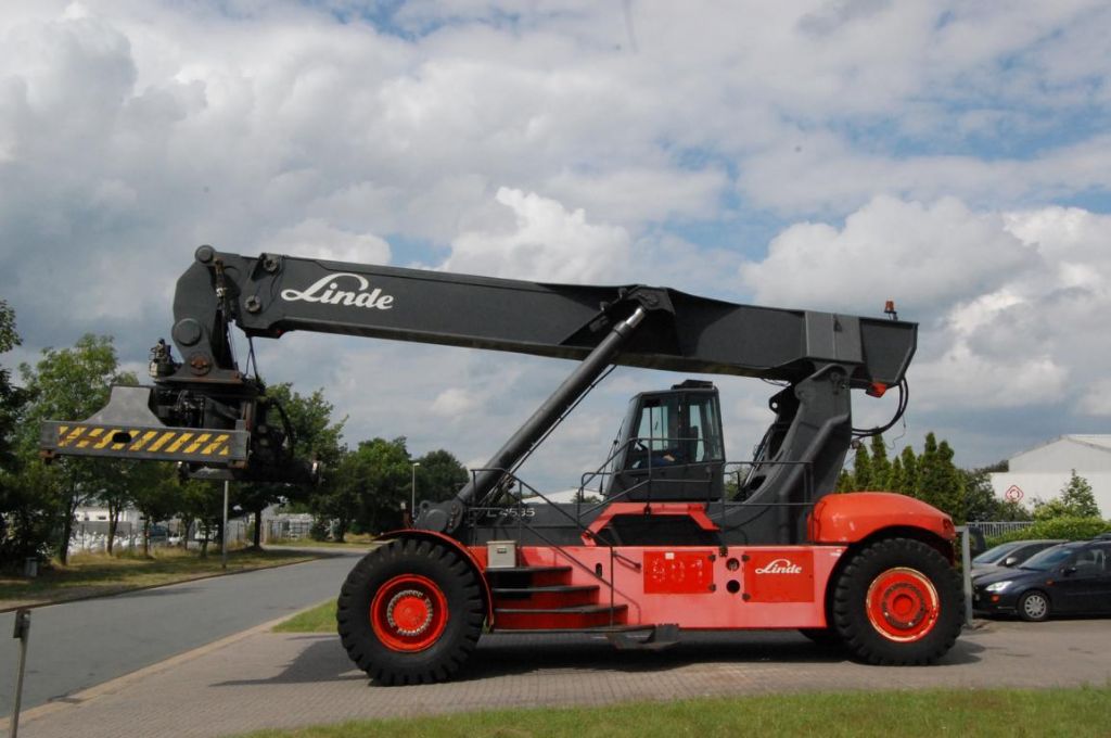 Linde C4535TL Vollcontainer Reachstacker www.hinrichs-forklifts.com