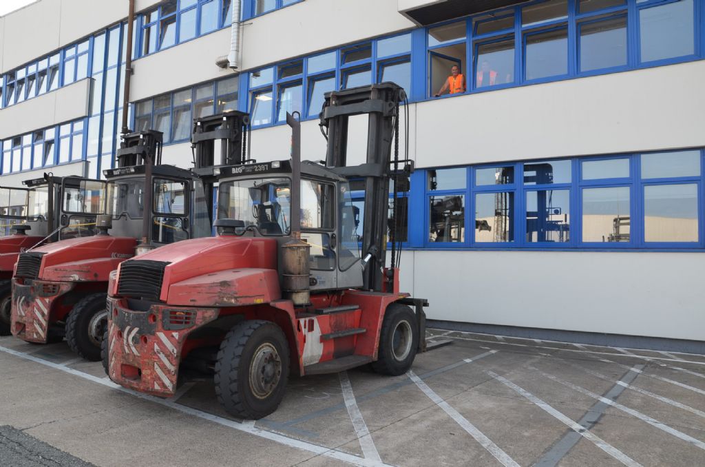 Kalmar DCE90-6 Diesel Forklift www.hinrichs-forklifts.com