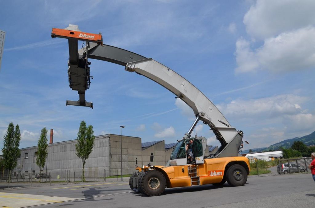 Reach-Stacker portacontenedores lleno-Liebherr-LRS645