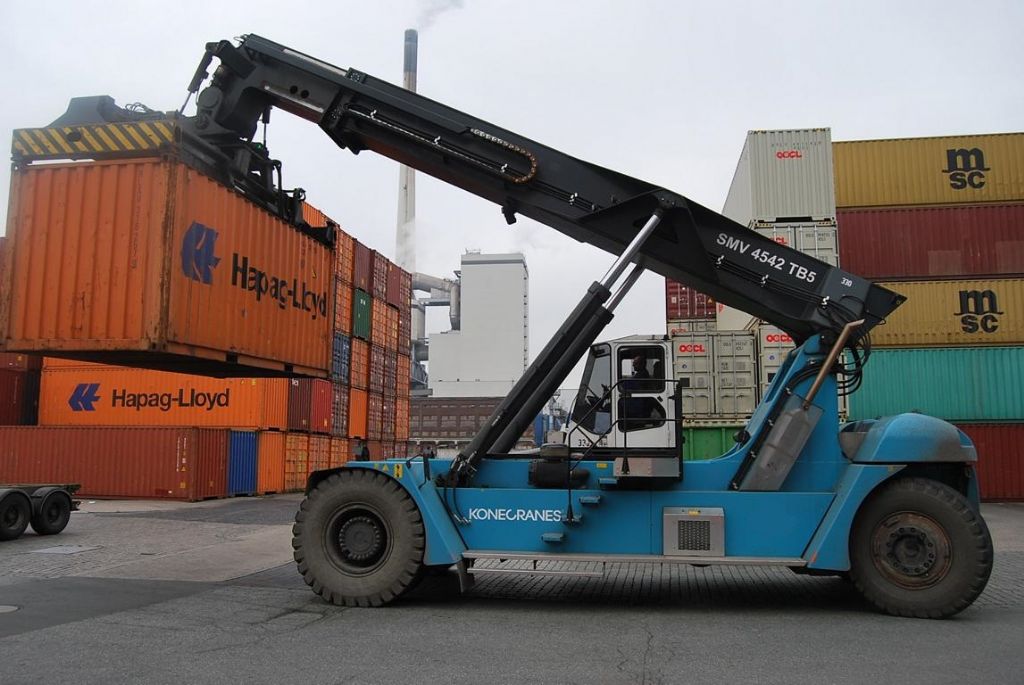 SMV SC4542TB5 Reach-stacker para contenedores llenos www.hinrichs-forklifts.com