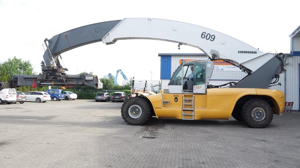 Liebherr LRS645 Reach-stacker per container pieni www.hinrichs-forklifts.com