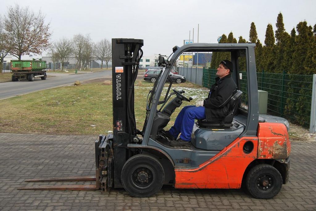 Toyota 028FDF25 Dieselstapler www.hinrichs-forklifts.com