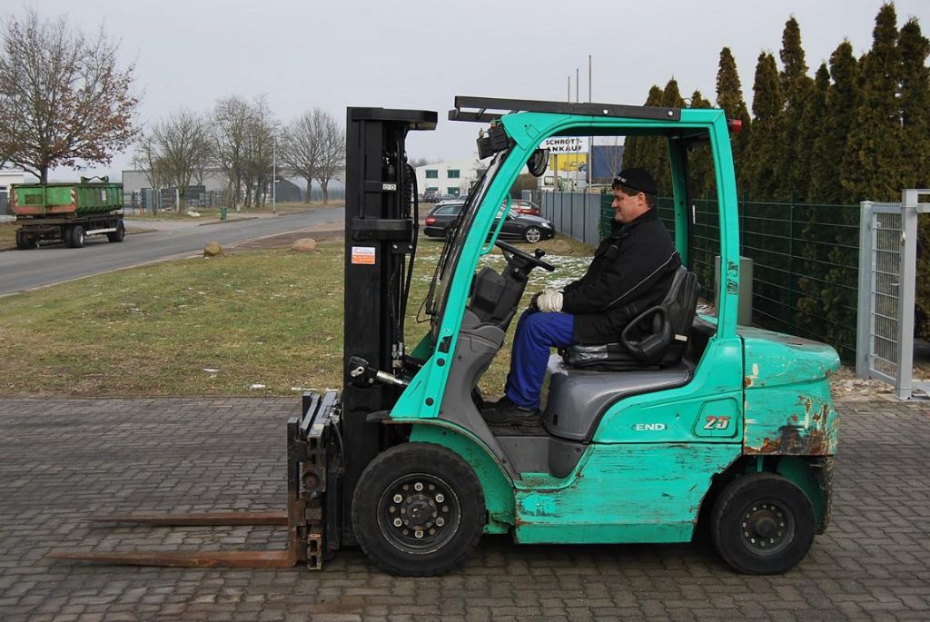 Mitsubishi FD25N Diesel Forklift www.hinrichs-forklifts.com