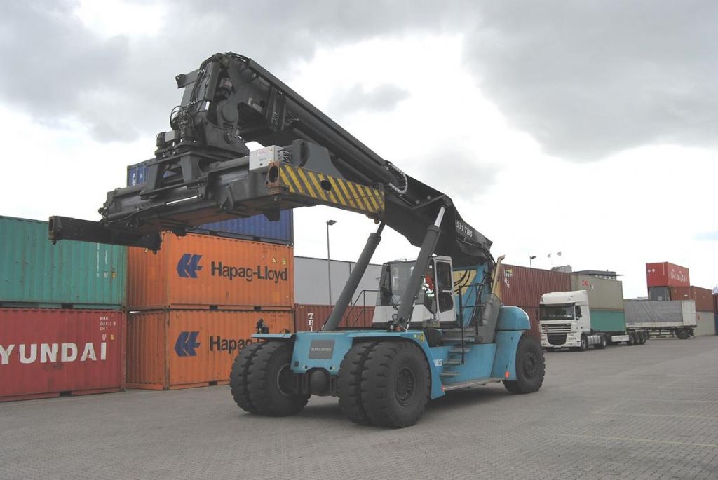 SMV SC4531TB5 Full-container reach stacker www.hinrichs-forklifts.com
