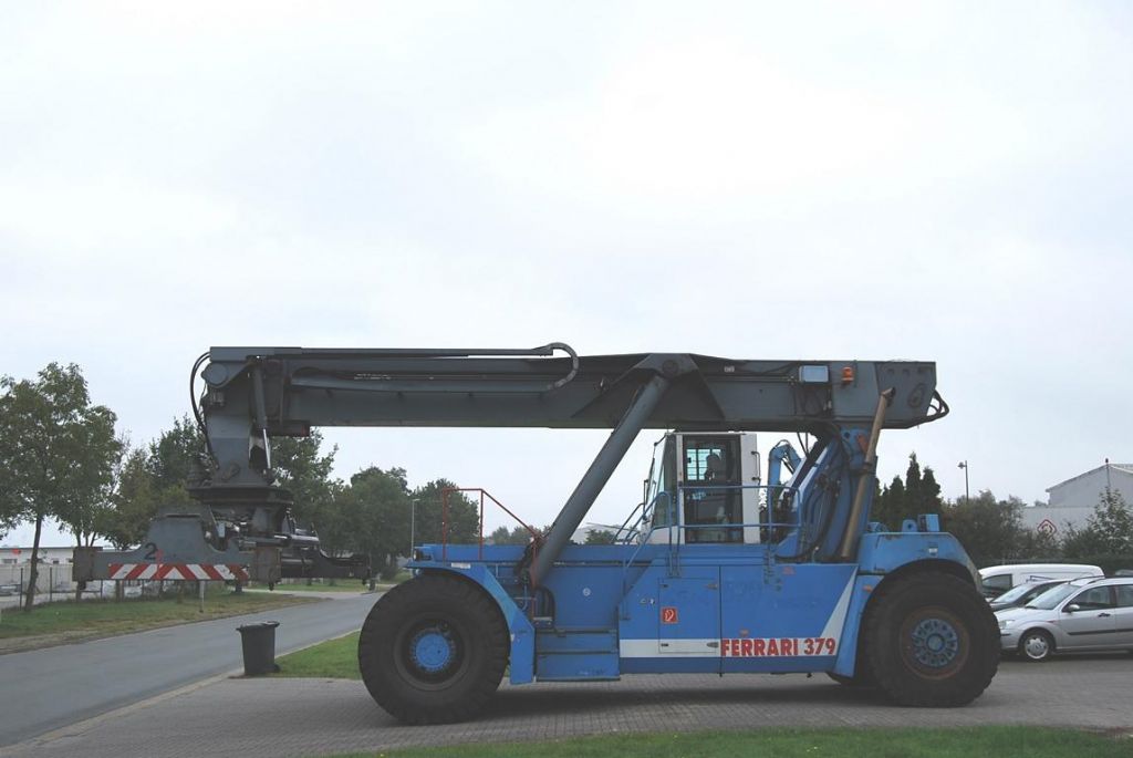 CVS Ferrari F379.5 Vollcontainer Reachstacker www.hinrichs-forklifts.com