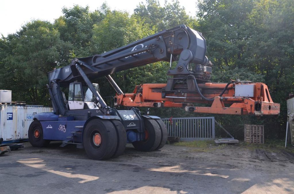 Linde C4535TL5 Vollcontainer Reachstacker www.hinrichs-forklifts.com