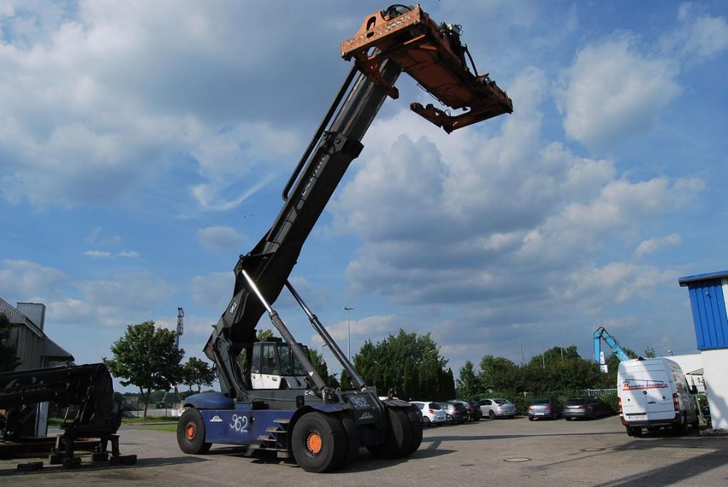 Linde C4535TL5 Vollcontainer Reachstacker www.hinrichs-forklifts.com