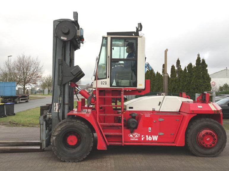 CVS Ferrari F16W Chariot lvateur robuste - Diesel www.hinrichs-forklifts.com