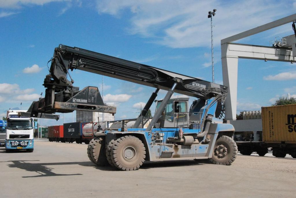 Reach-Stacker portacontenedores lleno-Kalmar-DRF450-60S5