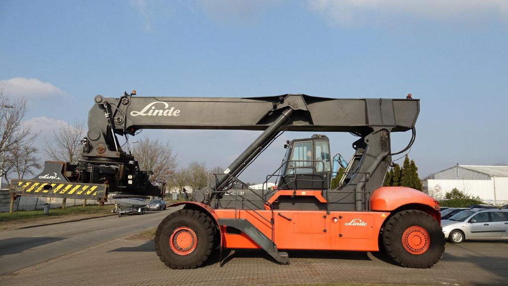 Linde C4531TL Vollcontainer Reachstacker www.hinrichs-forklifts.com