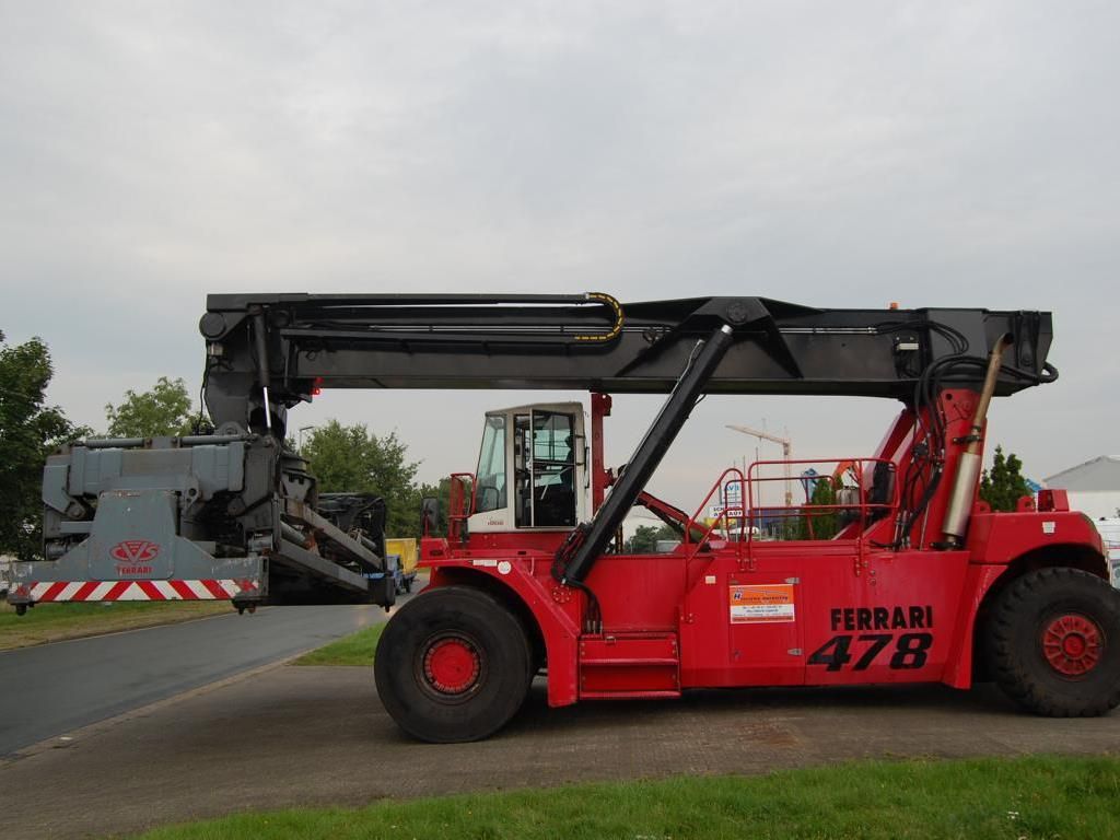 CVS Ferrari F478.5PB Vollcontainer Reachstacker www.hinrichs-forklifts.com