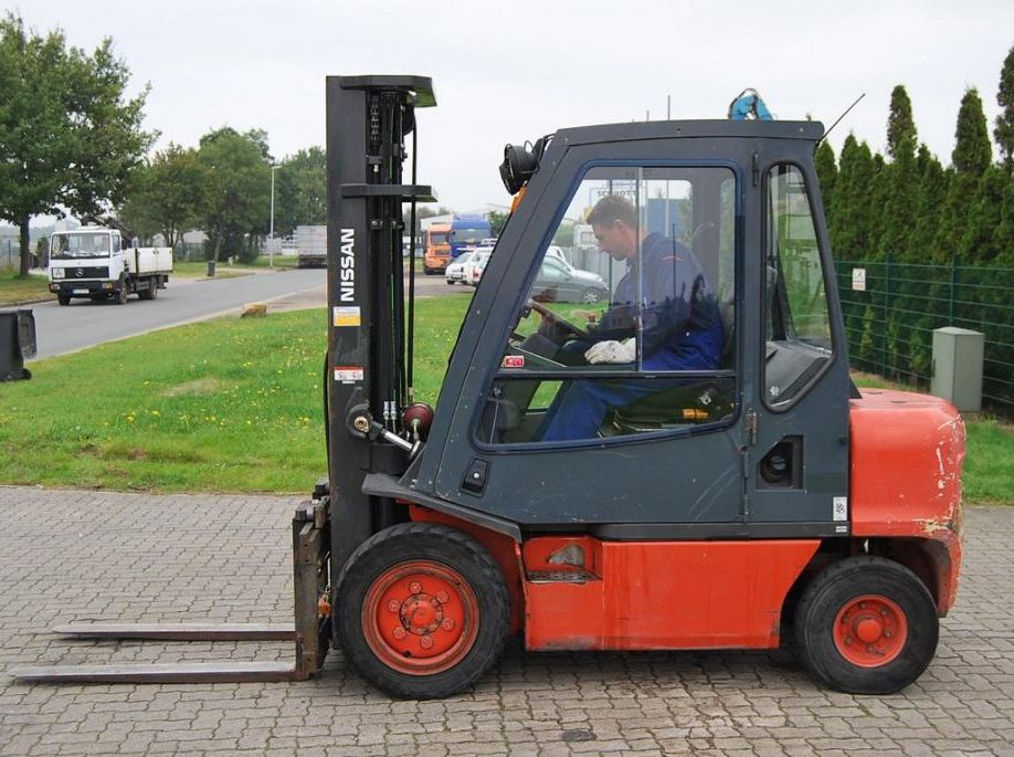 Nissan FGD02A300 Diesel Forklift www.hinrichs-forklifts.com