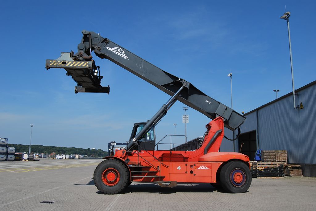 Linde C4535TL Vollcontainer Reachstacker www.hinrichs-forklifts.com