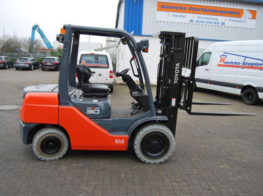 Toyota 02-8FDF30 Diesel www.hinrichs-forklifts.com