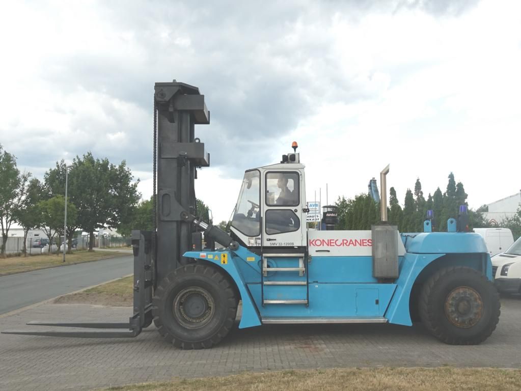 SMV 32-1200B Schwerlaststapler - Diesel www.hinrichs-forklifts.com