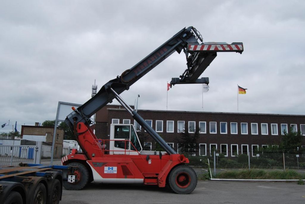 Empty Container Reachstacker-CVS Ferrari-F158