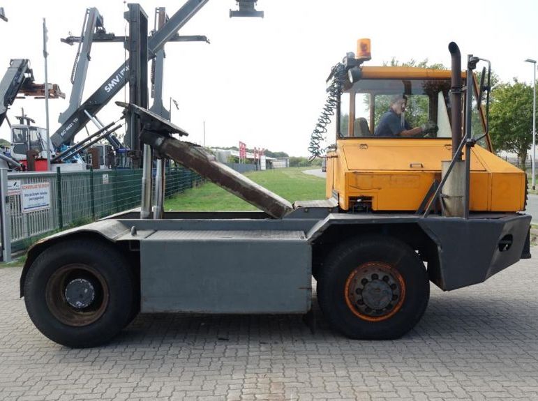 Sisu TR180AL1C4  4x4  Tractor Industrial www.hinrichs-forklifts.com