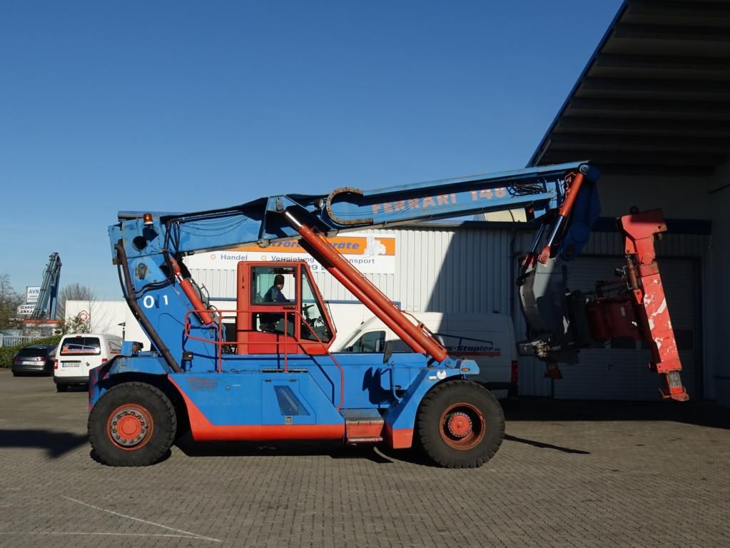 CVS Ferrari F148 Leercontainer Reachstacker www.hinrichs-forklifts.com