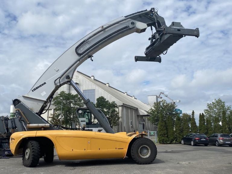 Full Container Reachstacker-Liebherr-LRS645