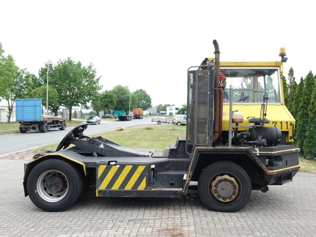 Terberg RT28 4x4 Tracteur portuaire www.hinrichs-forklifts.com