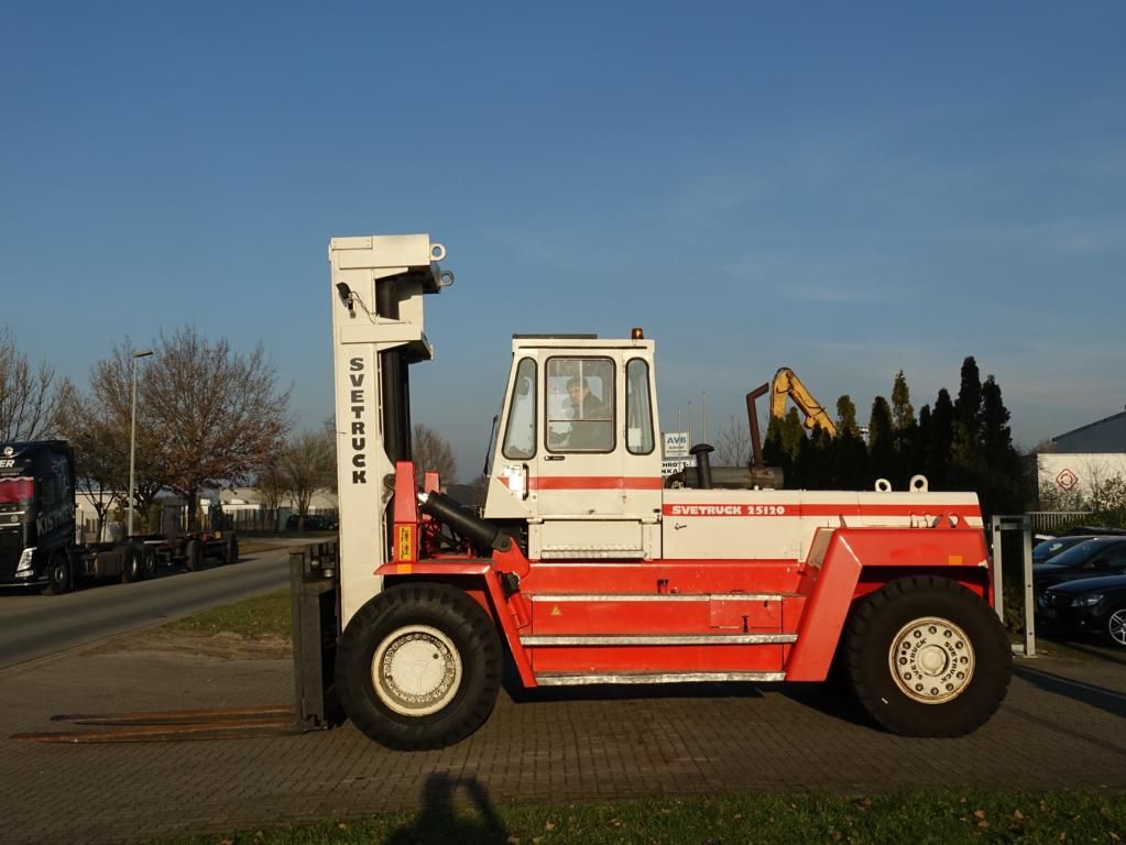 Svetruck 2512042 Schwerlaststapler - Diesel www.hinrichs-forklifts.com