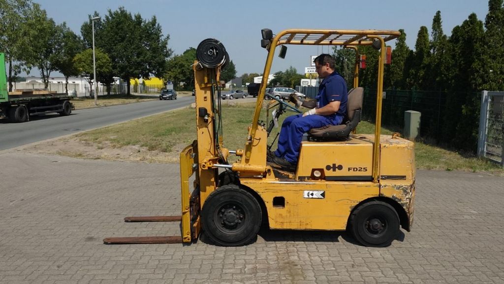 Komatsu FD25-6 Diesel Forklift www.hinrichs-forklifts.com