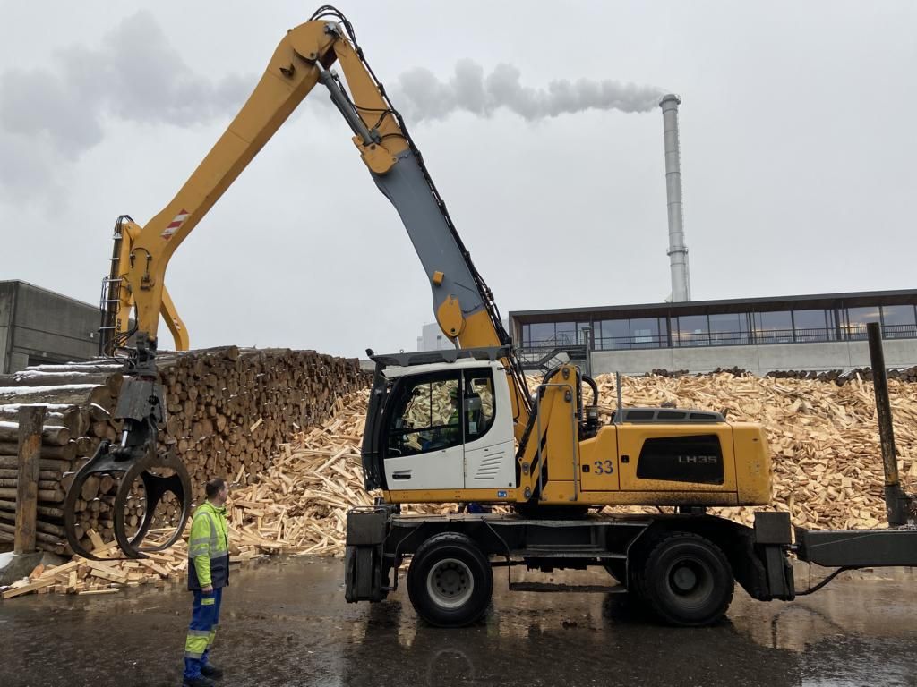 Liebherr LH35M Umschlagbagger Escavatori gommati www.hinrichs-forklifts.com