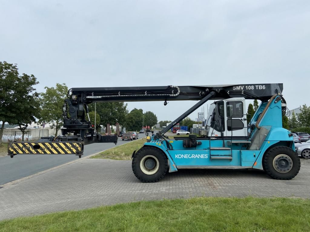 SMV 108TB6 Leercontainer Reachstacker www.hinrichs-forklifts.com