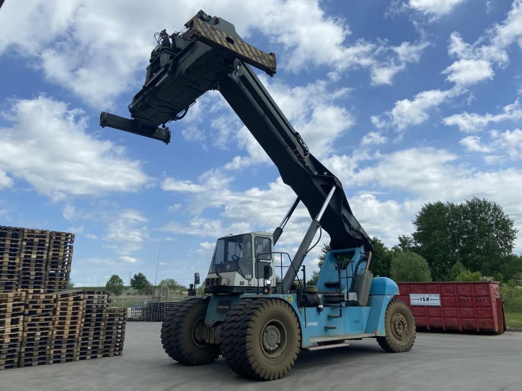 SMV 4535TB5 Full-container reach stacker www.hinrichs-forklifts.com